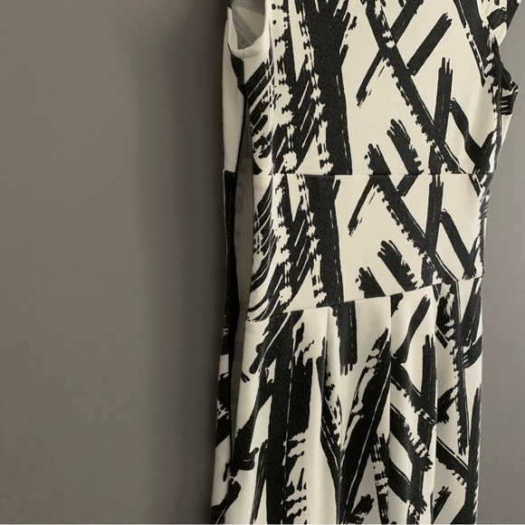 B. Smart Size 8 Black and White Patterned Dress - Picture 7 of 10